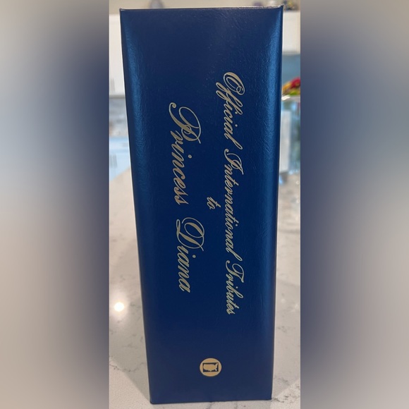 Official international tributes to Princess Diana - Picture 2 of 12